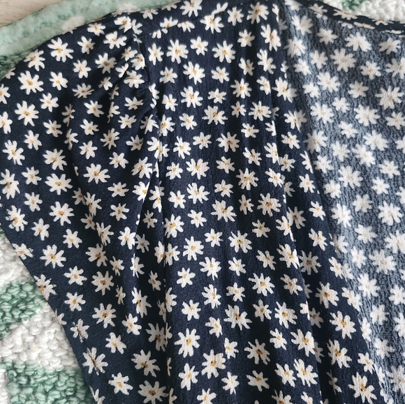 Daisy wrap dress - Picture 4 of 12